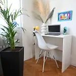 Colorful Downtown 아파트 *