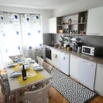 Colorful Downtown 아파트