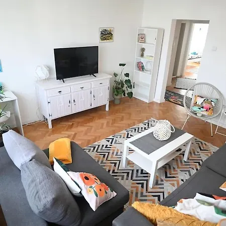 Apartment Colorful Downtown Skopje