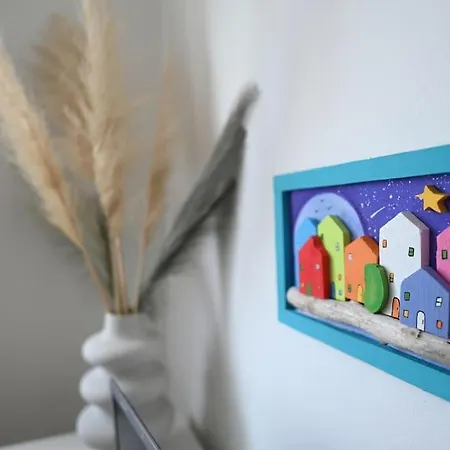 Apartment Colorful Downtown