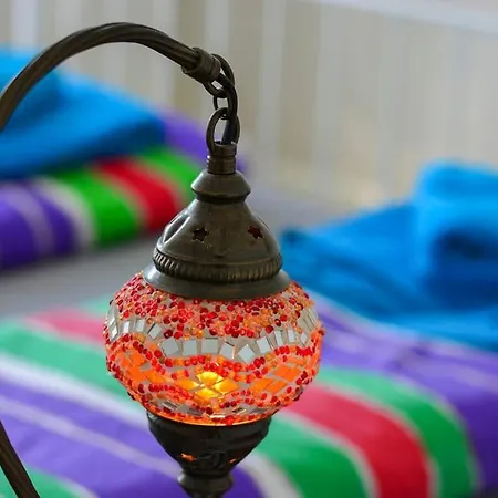 Colorful Downtown Apartment *