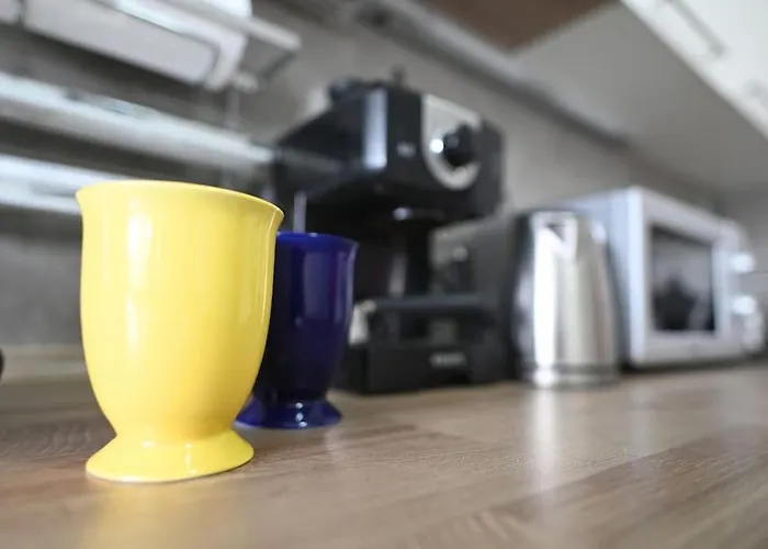 Colorful Downtown Apartment *