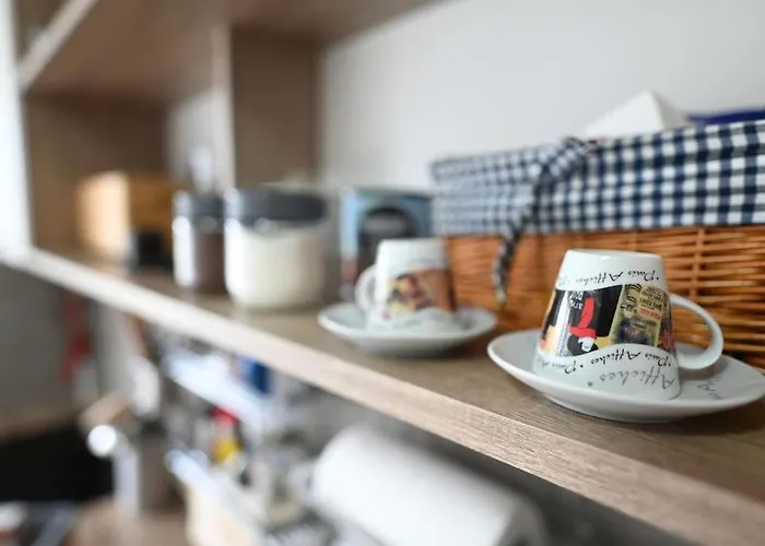 Colorful Downtown Apartment *